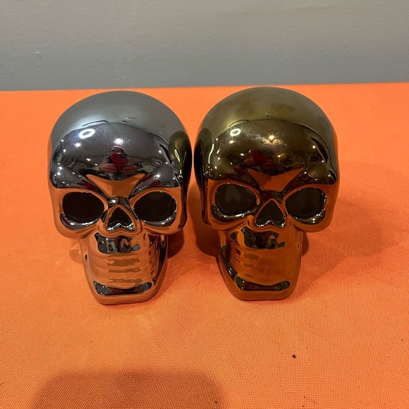Silver and Gold Skull Decor Set - Picture 4 of 7